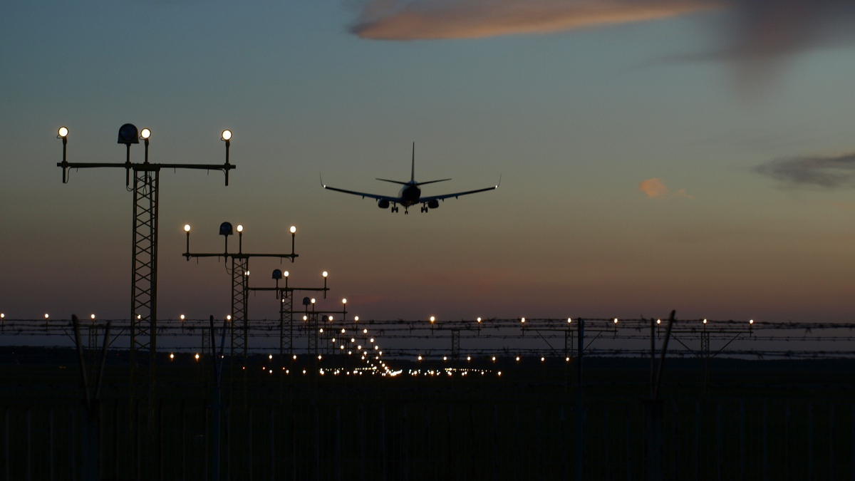 Il divieto dei voli notturni è un passo importante per la salute dei residenti locali
